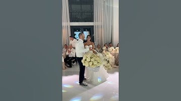 Жених подарил шикарный букет своей любимой на свадьбе #music #wedding #свадьба #невеста #love #цветы