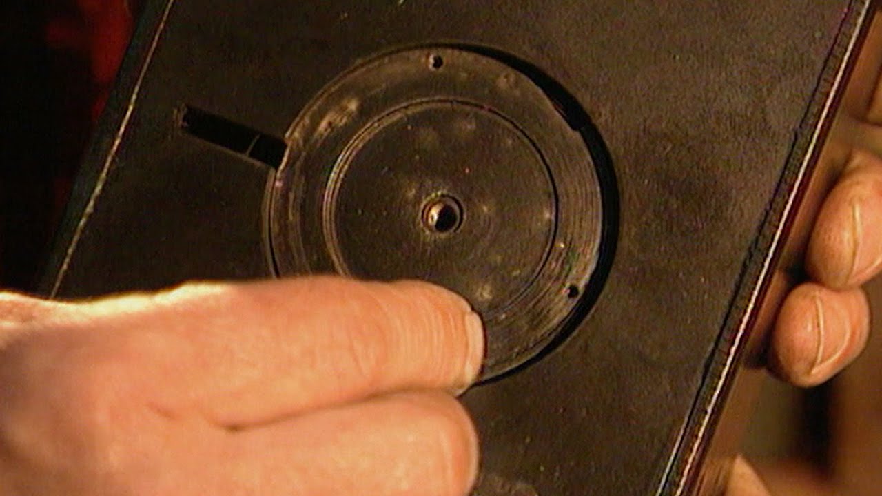 Inventing the Clockwork Radio w/ Trevor Baylis Tomorrow's World