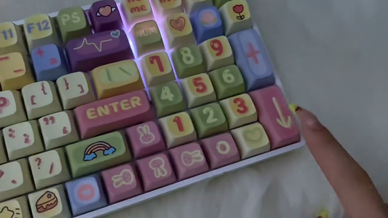 Macaron Magic at Your Fingertips!🥰🎨💛⌨️