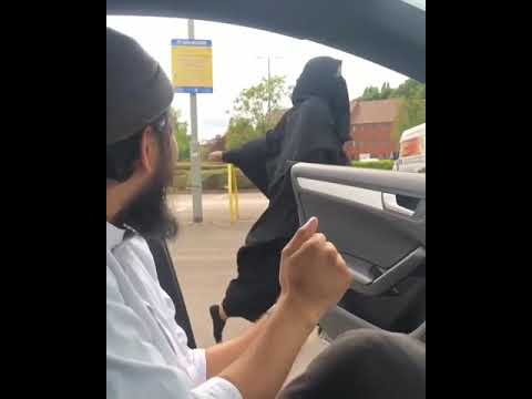 أفغاني يعتذر من زوجته بطريقة جميلة ومضحكة