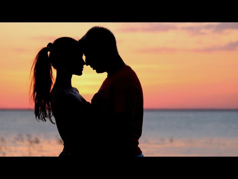 Video: Cómo despertar la pasión de su pareja (para mujeres) (con imágenes)