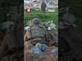 شاهد لحظة انتشال جثة آخر أسير إسرائيلي في قطاع غزة 