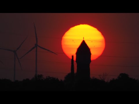 Wideo: Czy księżyc w pełni zawsze wschodzi o zachodzie słońca?