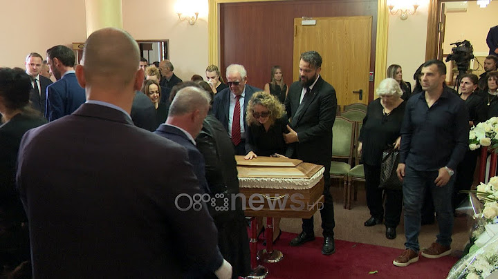 Bashkëshortja dhe familjarët në lot, ish-deputeti Gerti Bogdani përcillet për në banesën e fundit