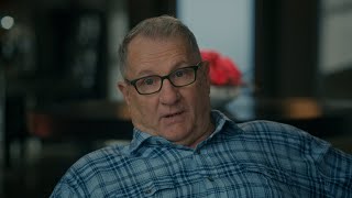 Jay Is Impressed by Joe's Salesmanship - Modern Family Resimi