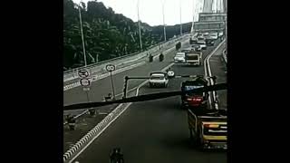 Portal Jembatan Mahkota II Kembali Ditabrak, Supir Diamankan