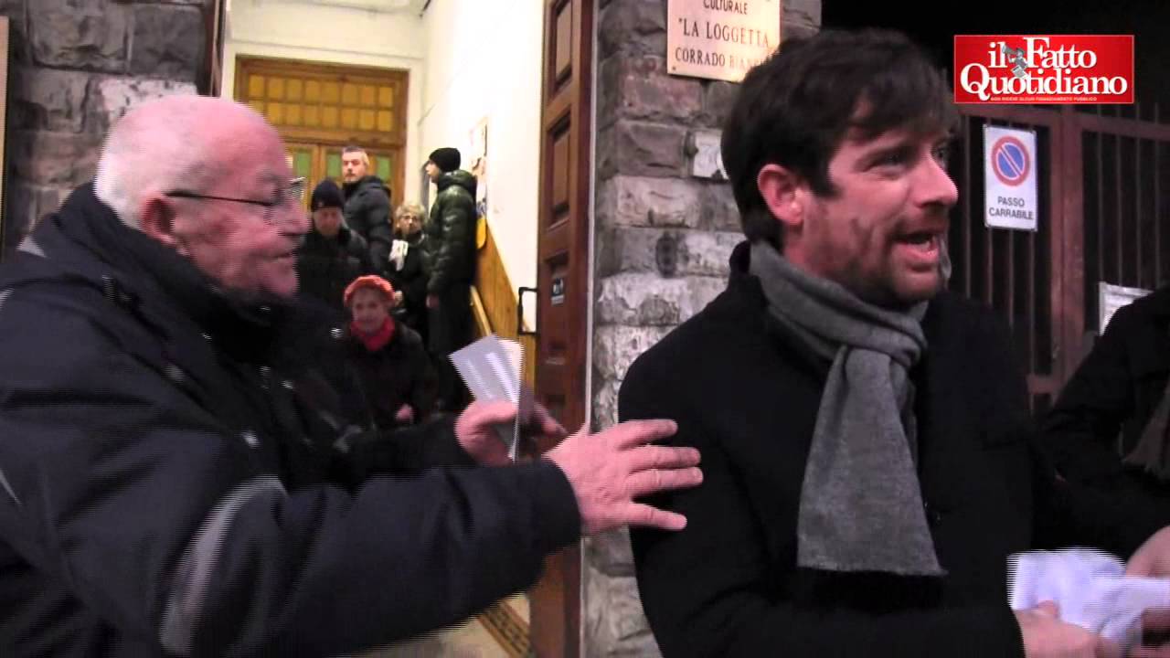 Primarie Pd, tappa a Firenze per Civati con battibecco coi supporter di Renzi
