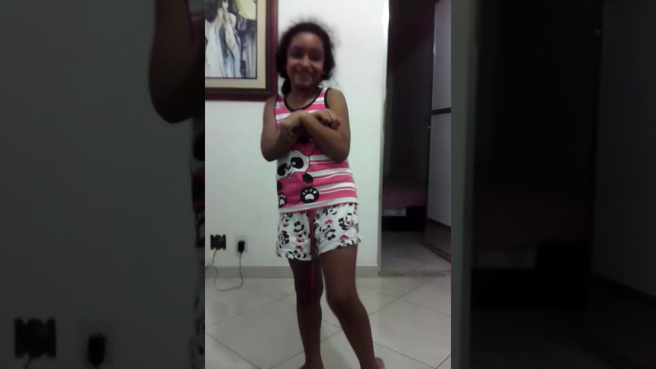 Sonhei Que Minha Filha Estava Grávida Minha filha mostrando seu álbum da L.O.L - YouTube