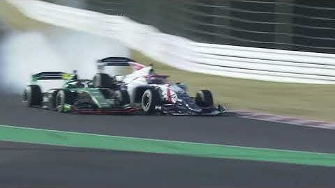 Huge crash at 130R - Ukyo Sasahara and Hiroki Otsu crash at Suzuka