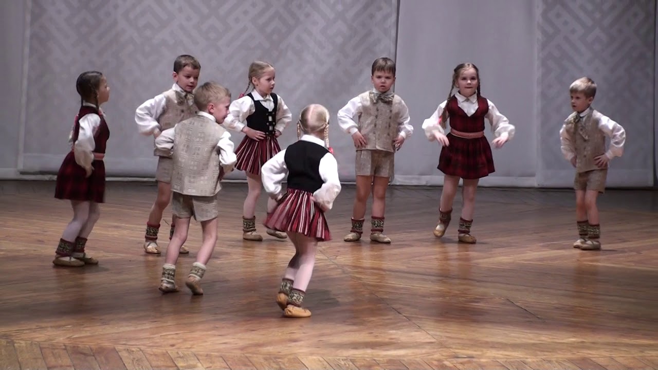 18.02.2018 TDK Dzirkstelīte, deja Dziesmiņa par zvēriņiem