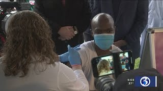 VIDEO: First COVID-19 vaccines administered in CT