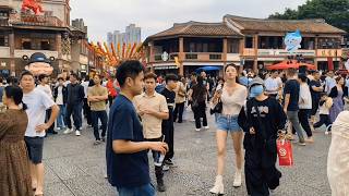 中国五一节假期旅行，漳州古城人山人海景象China's May Day holiday travel, Zhangzhou ancient city is crowded with people