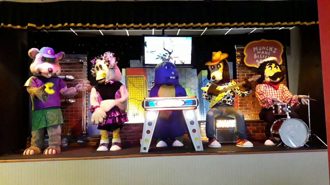 Up Close And Personal With The Animatronics At The Chuck E. Cheese's I...