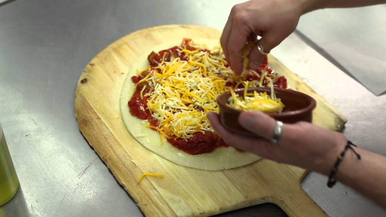 How to Make Fajita Pizza : Cooking Up Delicious Recipes - YouTube