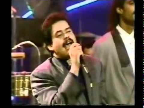 Putar Ven, Devórame Otra Vez (En Vivo) - Lalo Rodriguez