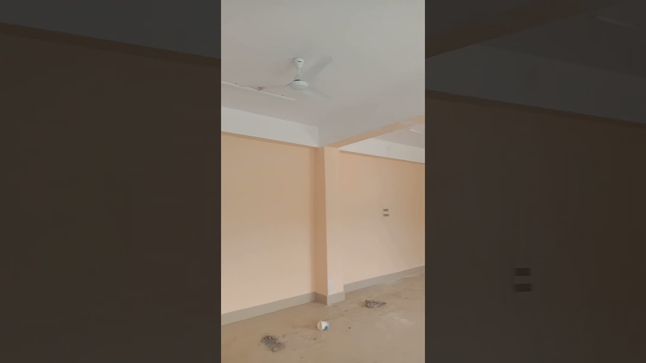 Diwar pe crack aya hai. 