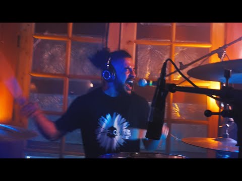 Post Profit - Same Sad Song | Machine Shop LIVE | (In The Studio Video) auf YouTube ansehen