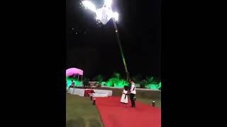 अहमदाबाद के शादी समारोह मे क्रेन द्वारा वर वधु को मंच पर उतारने के इवेंट् का दुखद: विडियो,shorts