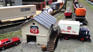 Ho Dash 9-44Cw Csx Intermodal Running By Union Ice Co House