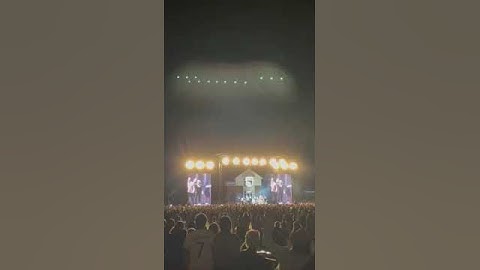 Ruby Tui sings Tūtira Mai Ngā Iwi with CHC crowd