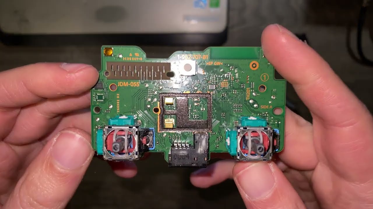 Comment réparer le drift des boutons analogique d'une manette PS4 (R3 ou L3  ne fonctionne pas) - Tutoriel de réparation iFixit