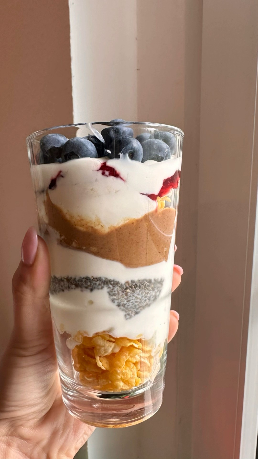 Powerfrühstück im Glas: Beeren, Banane &amp; Chia #cooking #frühstück # ...