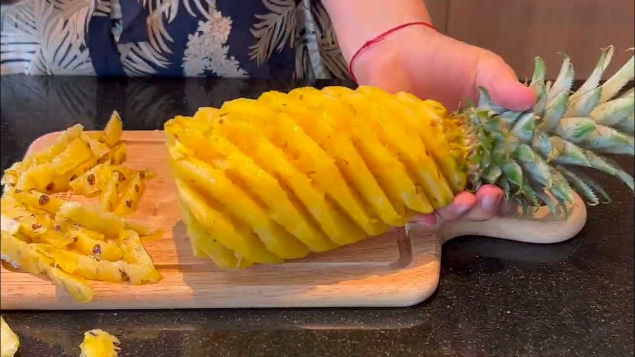 Видео про ананасов. Ананас фото. Очищенный ананас. Ананас макро. Ананас в разрезе.