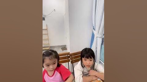 Tiếng Anh Giao Tiếp Tại Phan Thiết: Elsa and Sophia practice talking about At The Bakery (Jobs)
