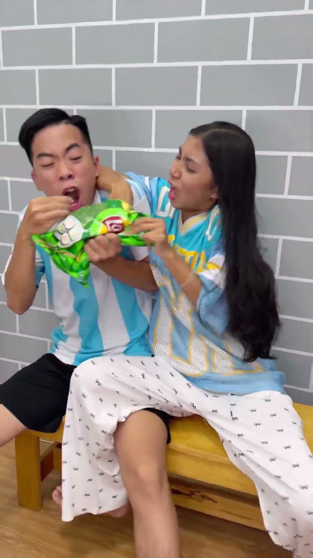 LNS - hẹn hò 1 tuần và 1 năm || Love 1 week vs 1 year #shorts