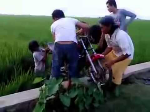 Lucu Banget Balapan Motor Gokil Tersungkur Sawah Gambar Kartun Naik