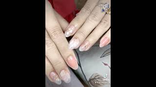 Mẫu nail đắp bột ẩn hoa đơn giản