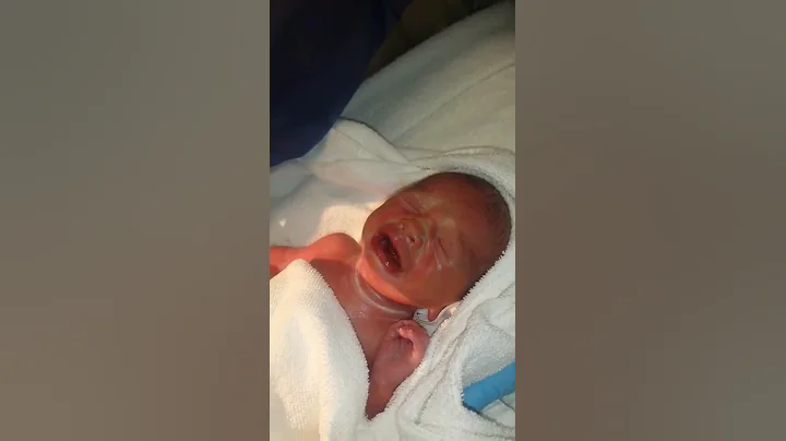 Takes first breath born at 30 weeks - DayDayNews