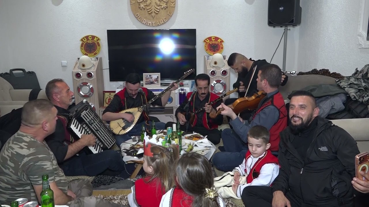 Agim Elmazi  Mora fjalë   në shtëpin e djemve të Rasim Hasanit  Prizren - Randobrave 28 Nëntor 2025