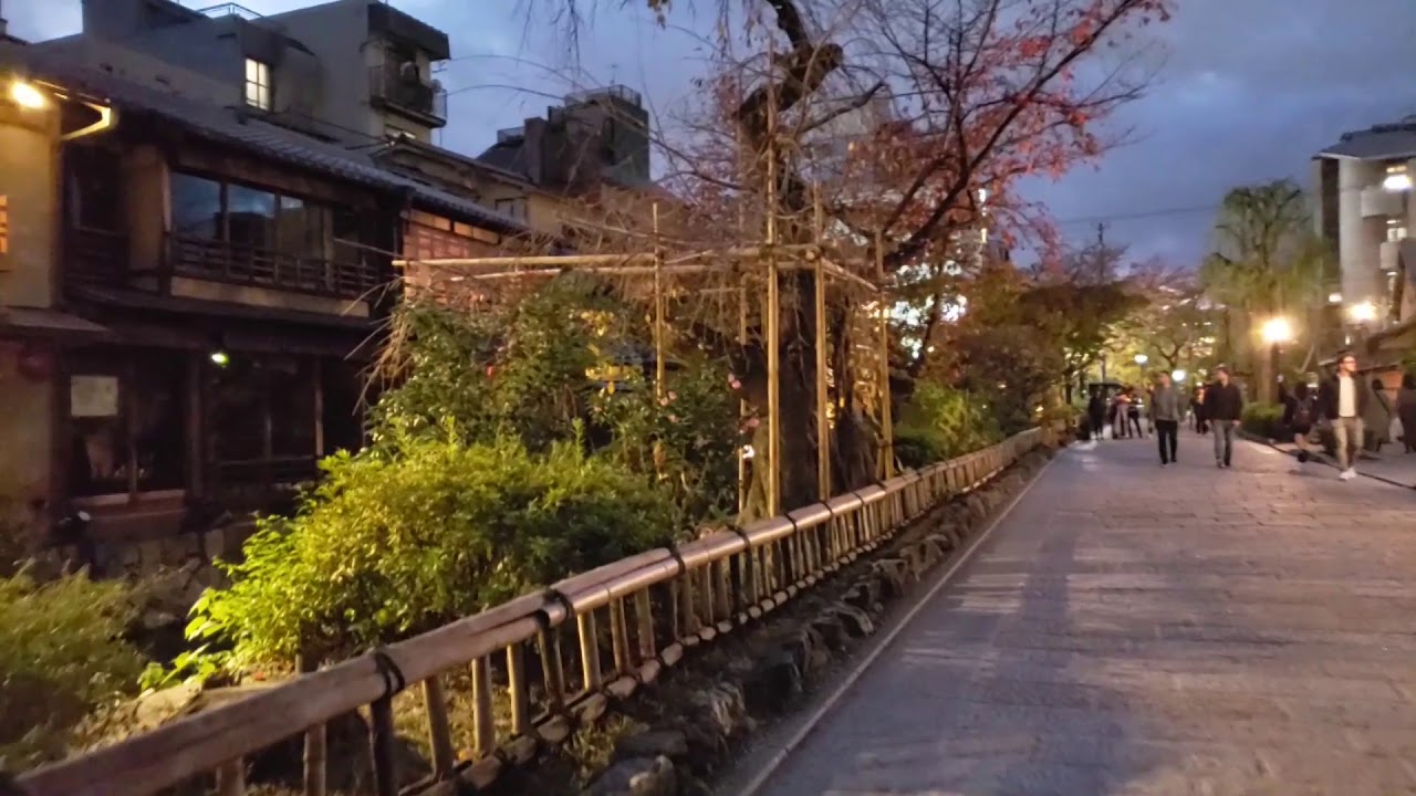Shundo Fukuoda's Gion Night Walk And Eat Okonomiyaki Tour