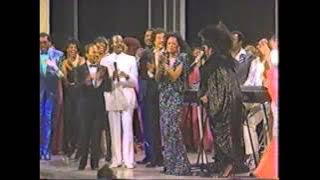 Diana Ross & Patti Labelle - I Wanna Know What Love Is (Live @Apollo Theatre 1985)