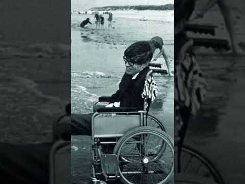ستيفن هوكينج على الشاطئ 1971