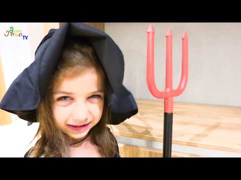 ემილიას მამა გადაიქცა ჩონჩხად, დედა ობობად, რა არ ხდება ჰელოუინზე…