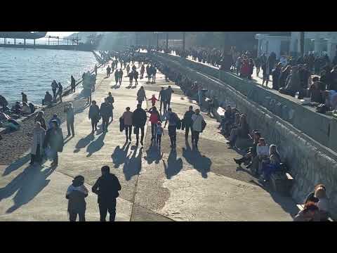 Ялта.Крым 2 Января 2023 набережная забита туристами