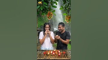 Suami Istri Menikmati Buah Rambutan Di Tengah Hujan Lebat #shorts #rainsounds #shorts #rain #short