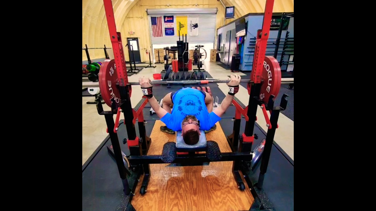 Old Man Paused Bench Press PR 123 kg / 271 lbs
