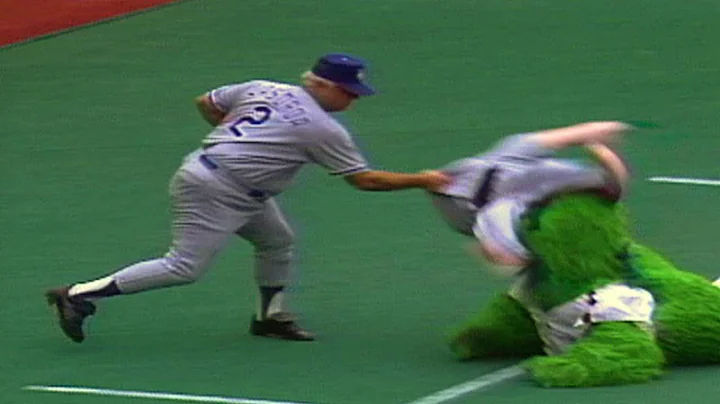 LAD@PHI: Lasorda has enough with the Philly Phanatic