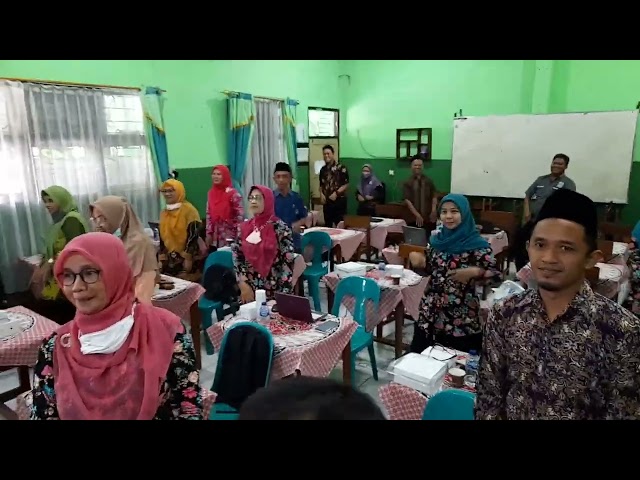 BAPAK GURU DAN IBU GURU JOGET ?
