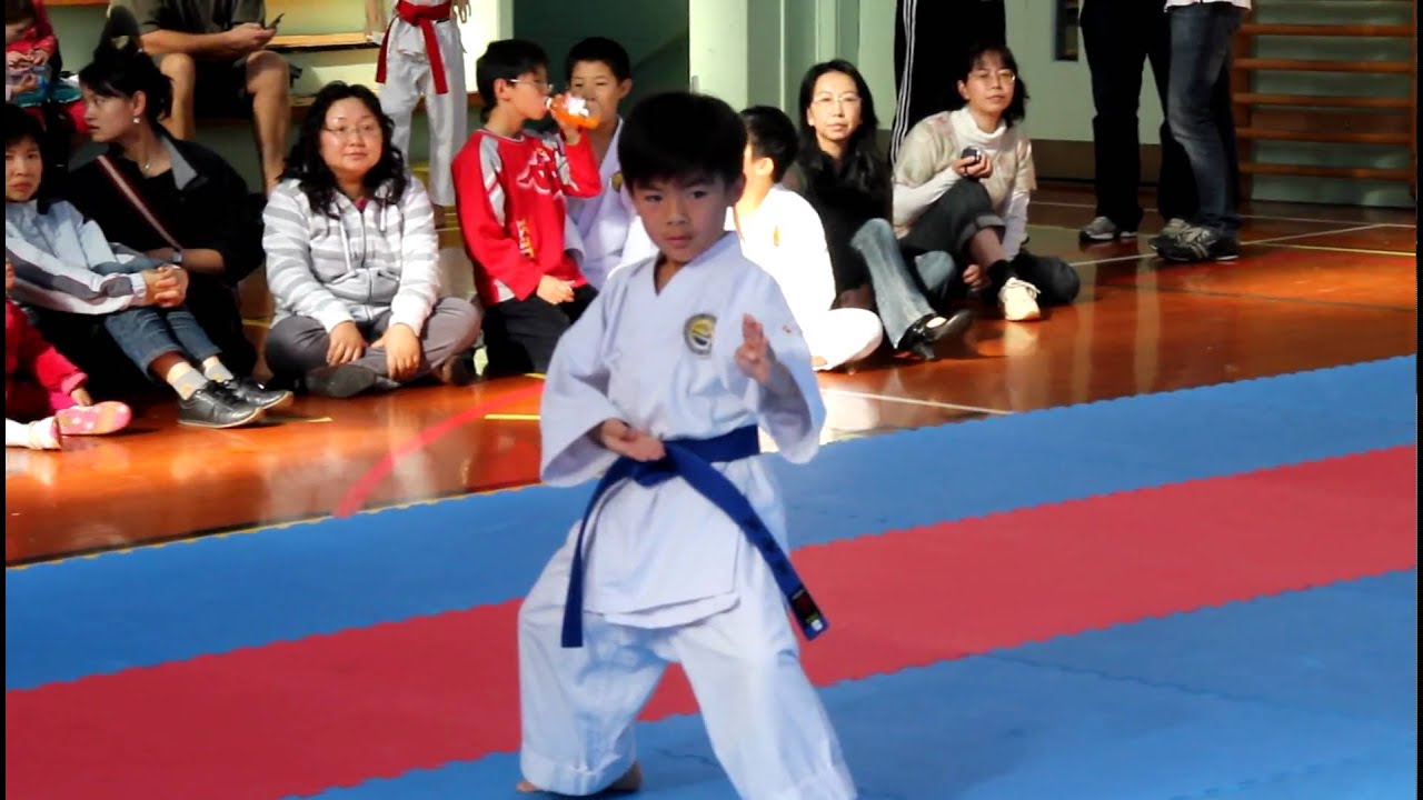 World Internet Summit Kid doing a Karate Kata - YouTube