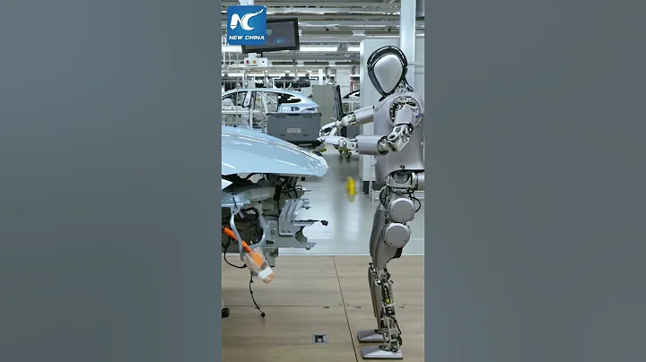 Humanoid robots work in factories in S China - DayDayNews