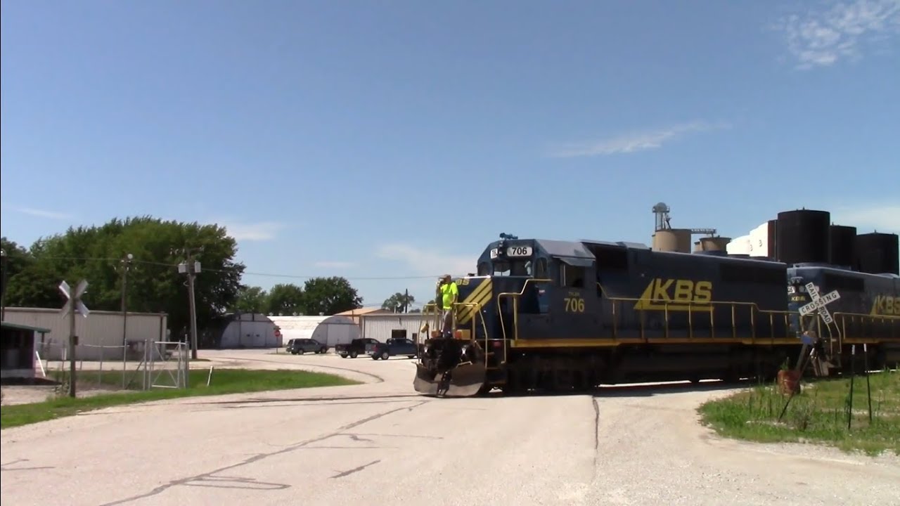 KB&S 705, 706, & 703 Working in Fowler, Indiana - Adeway Road and Railroad Street Railroad Crossings