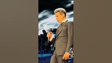 Thumbnail of Tengo todo excepto a ti Luis Miguel en Vivo