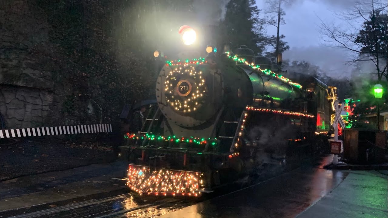 Dollywood Express 70 Christmas in the Smokies (December 2021) YouTube
