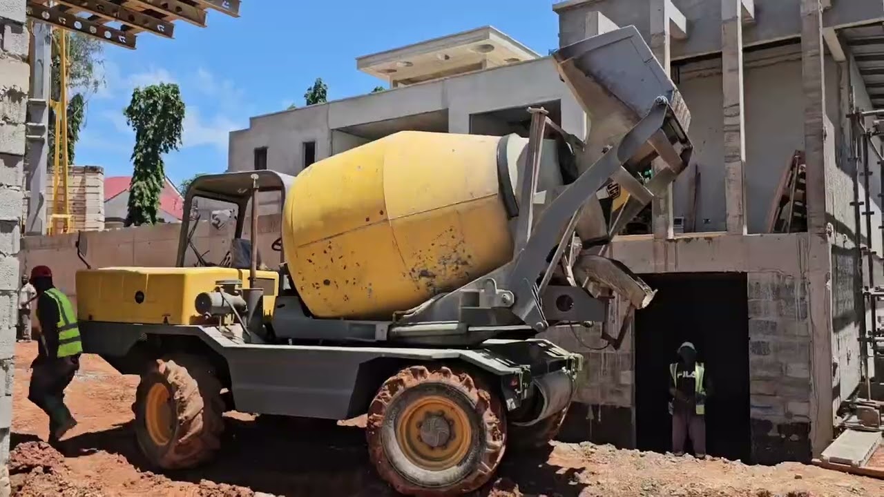 Concreting the foundation slab of the septic tank
