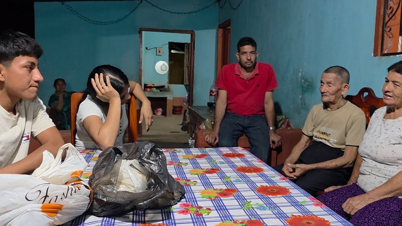 Nos reunimos todos para el pastel y platicamos todos juntos con la familia❤️🥰
