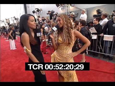 Aaliyah and Beyonce at the 2000 MTV Movie Awards